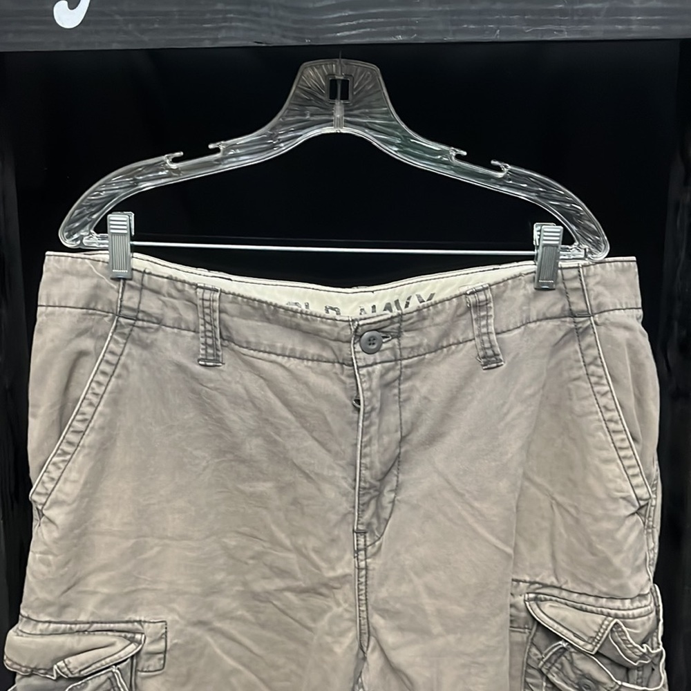OLD Navy- brown cargo shorts - Picture 2 of 5